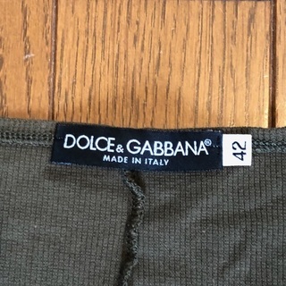 大幅値下げ！DOLCE GABBANA　カーキカットソー　ワッペン付きの画像