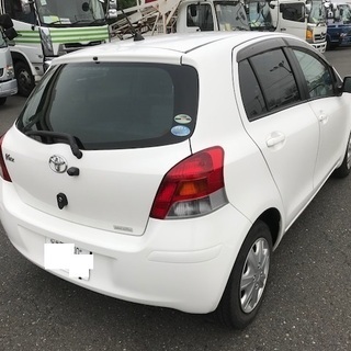H21登録　6万キロ台　ヴィッツ　燃費よく　経済的な1000CC☆車検2年付きも☆ナビ・バックカメラ付きの画像