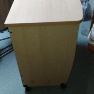 パソコンデスクの画像