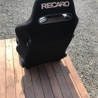レカロシート バックロゴ付きの画像
