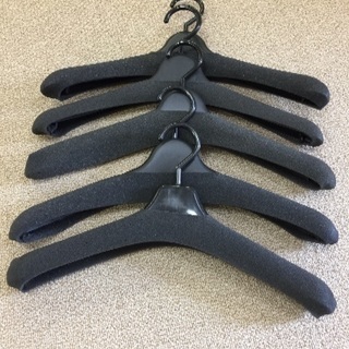 プラスチック製ハンガー