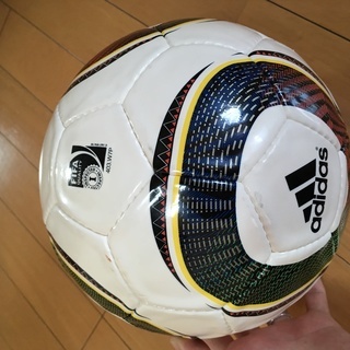 サッカーボール　アディダス　ジャブラニ　5号の画像