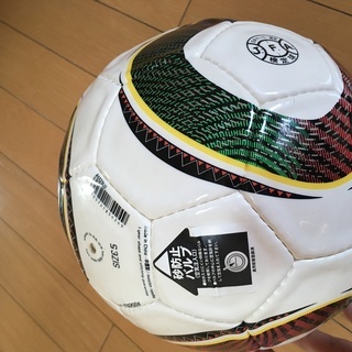 サッカーボール　アディダス　ジャブラニ　5号の画像