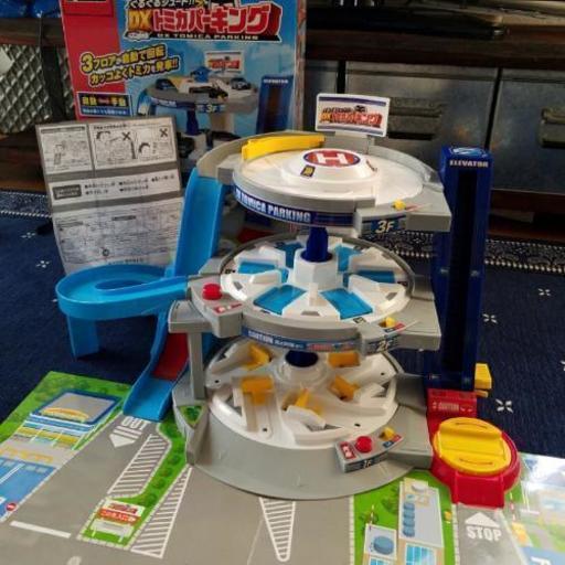 ぐるぐるシュートDXトミカパーキング 箱あり