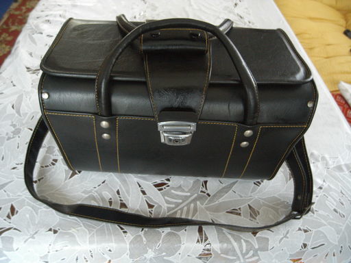 再再再値下げ品　革製カメラバック（格安品）