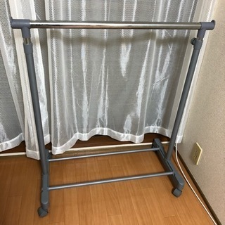 ハンガーラックの画像