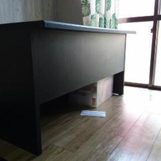 大きめな机の画像