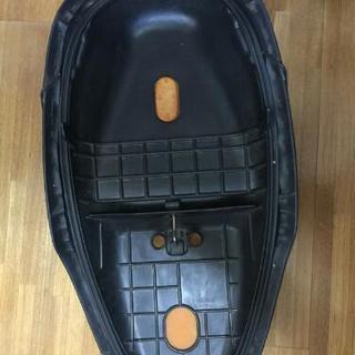 スペイシー100用　純正シートの画像