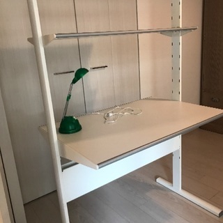 IKEAスチール机の画像