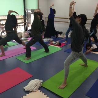 武蔵小杉駅徒歩5分！お子様連れＯＫ！ヨガレッスン　生徒募集中！