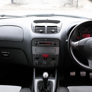 アルファロメオ アルファ147スポルティーバ 1.6 ツインスパーク　5MT ワンオーナー CD 純正17inアルミ （ブラック）の画像