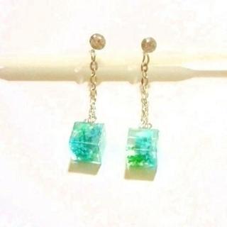 【ハンドメイド】かすみ草ノンホールピアス【パーツ変更可】