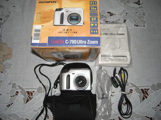 再再値下げ品　OLYNPUS デジタルカメラ（中古美品）乾電池は付属無し