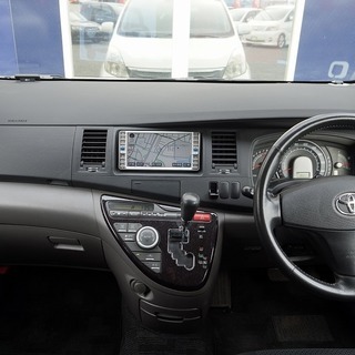 どなたでもクルマがローンで買えます！　　くるまのミツクニ東京足立店祝２周年！！　「Ｗ紹介キャンペーン」「下取りキャンペーン」実施中♪♪　【アイシス】の画像