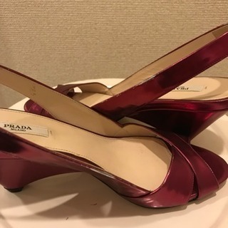 PRADA メタリックコーティングサンダル 値下げ！の画像