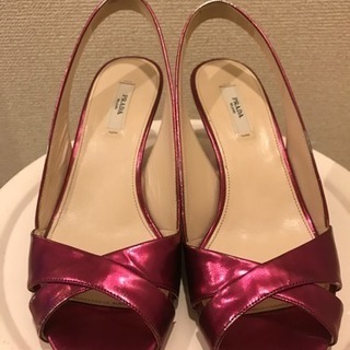 PRADA メタリックコーティングサンダル 値下げ！の画像