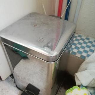 美容院の器具(椅子等)の画像