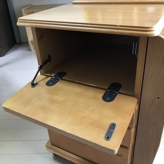 【無料】木製キャスター付きキャビネットの画像