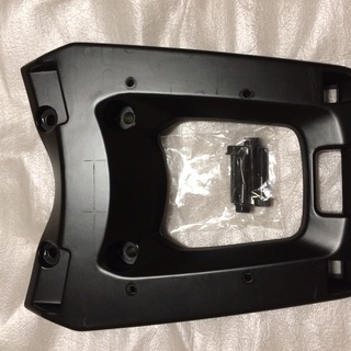 「取引終了」ホンダ純正 トップボックス取付ベース [PCX125(JF56) / PCX150(KF18) 専用] 改良版の画像
