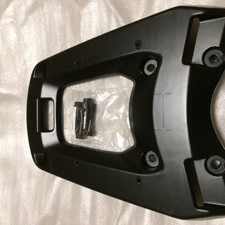 「取引終了」ホンダ純正 トップボックス取付ベース [PCX125(JF56) / PCX150(KF18) 専用] 改良版の画像