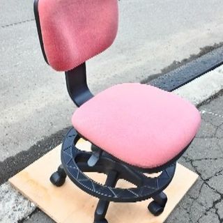 ピンクの椅子の画像