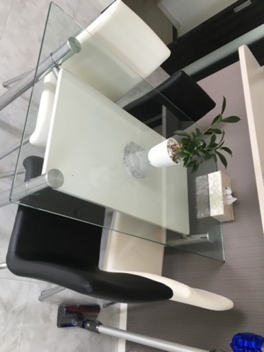 最終値下げ価格！オシャレ　ガラスダイニングテーブルセット