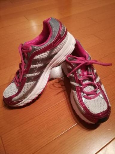 【美品】Adidasランニングシューズ25cm【中古】
