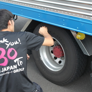 荷卸し・仕分け作業スタッフ　荷卸し・仕分け作業スタッフ　★アパレル商品なので荷物が軽い ★ムリなく働けます の画像
