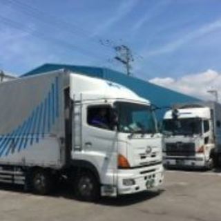 長距離4トントラックドライバー