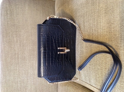 CHARLES ＆ KEITH ショルダーバッグ