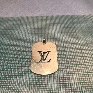 ルイヴィトン LOUIS VUITTON ドックタグ