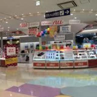 ♪♪大人気のお仕事♪♪ドコモ／ａｕ／ソフトバンク☆の携帯ショップ店員大募集！！　スタッフさんが足りなくて困っているショップがたくさんありますので未経験の方も大歓迎です！！！※営業ではなく、ドコモショップなどの店内で受付をして頂くスタッフ業務です♪【葛飾区など都内全域】の画像