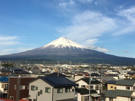 富士山ビューの大き目中古1戸建て7DKS(納戸、1階ホール、2トイレ 富士山ビューの大き目中古1戸建て7DKS(納戸、1階ホール、2トイレ