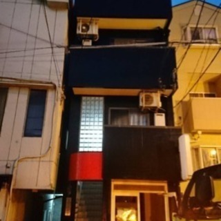 リノベ済み綺麗な一階テナント！メインストリート沿いで塾や整骨院などでも集客力あり！ - 四條畷市