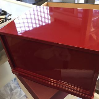 お話中18:05【中古扱い】ジャパンレッドと黒の小引き出しの画像