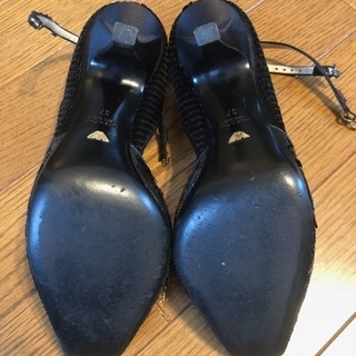 売り切り祭り！EMPORIOARMANI　美脚ブラックスパンコールパンプス　23センチの画像