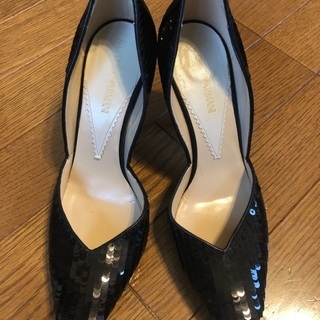 売り切り祭り！EMPORIOARMANI　美脚ブラックスパンコールパンプス　23センチの画像