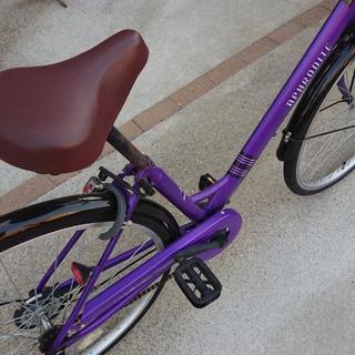 紫フレーム 自転車 シティサイクルの画像