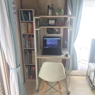 PCテーブル＋照明＋椅子のセットをあげますの画像