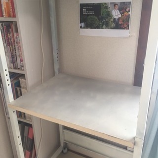 PCテーブル＋照明＋椅子のセットをあげますの画像