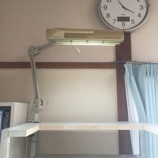 PCテーブル＋照明＋椅子のセットをあげますの画像
