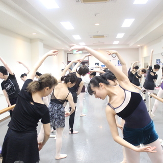 生徒募集中、今なら体験無料+α　バレエ　ジャズ　シニア　キッズ　