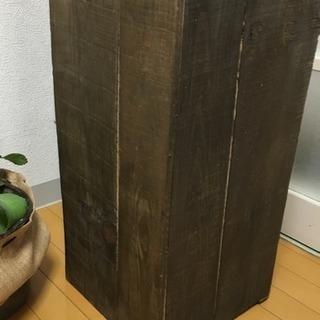 多肉植物・リメイク缶・りんご箱リメイクの花台セットの画像