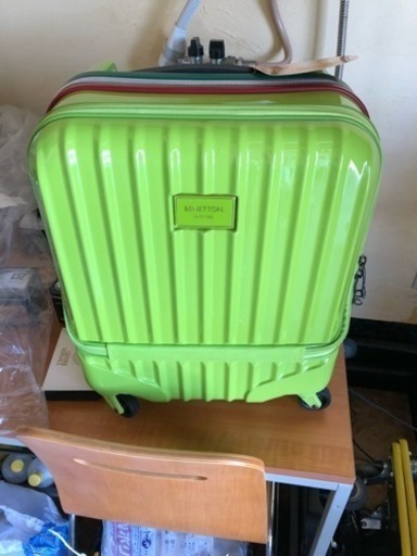 新品 キャリーケース