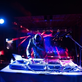 【DJ急募！！】DJをしながらお金がもらえるという夢のようなお仕...