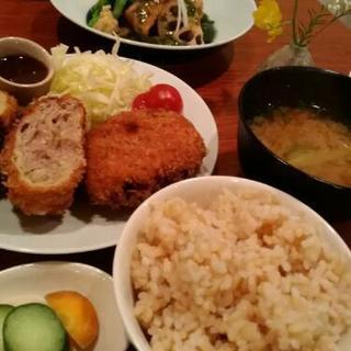 ヘルシーで美味しいご飯を食べながら、体を元気にする方法について語りましょう✨ - 友達
