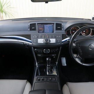 頭金・保証人いなくてもご相談下さい！！フーガ 250GT スタイリッシュ シルバー レザーの画像