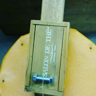 流木と紅茶箱のDiddleyBow。の画像