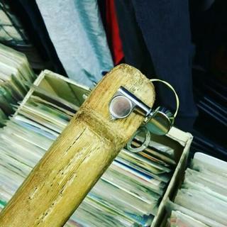 流木と紅茶箱のDiddleyBow。の画像