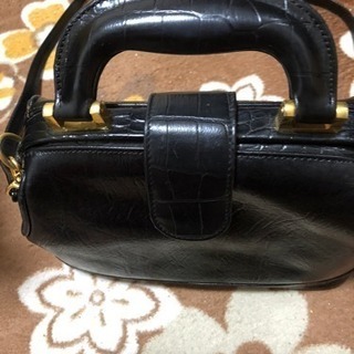 黒のハンドバッグ